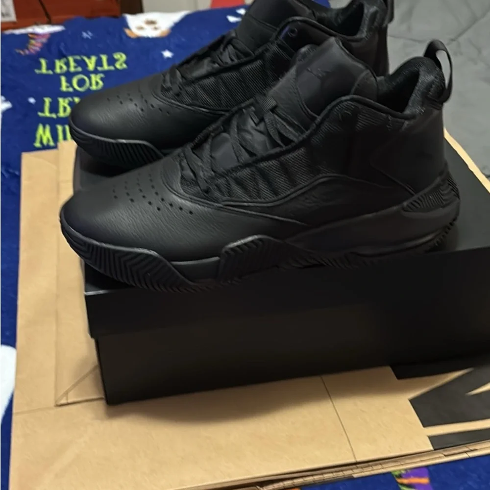 Jordan triple black stay loyal Sneakers